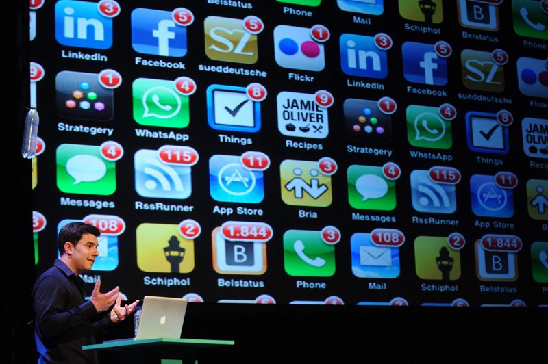 Keimpe tijdens een presentatie over technologie